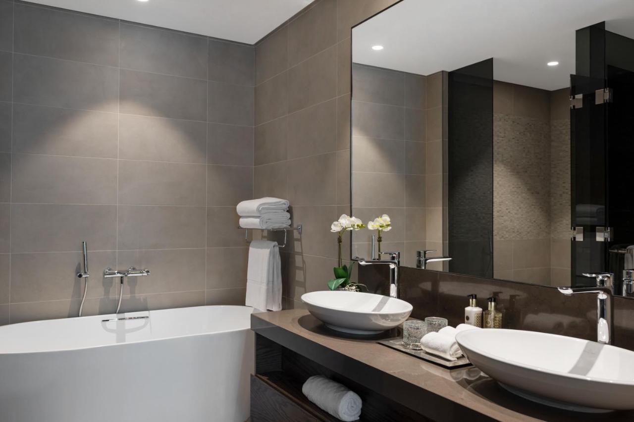Suite Premium 3 chambres avec balcon et vue sur la marina