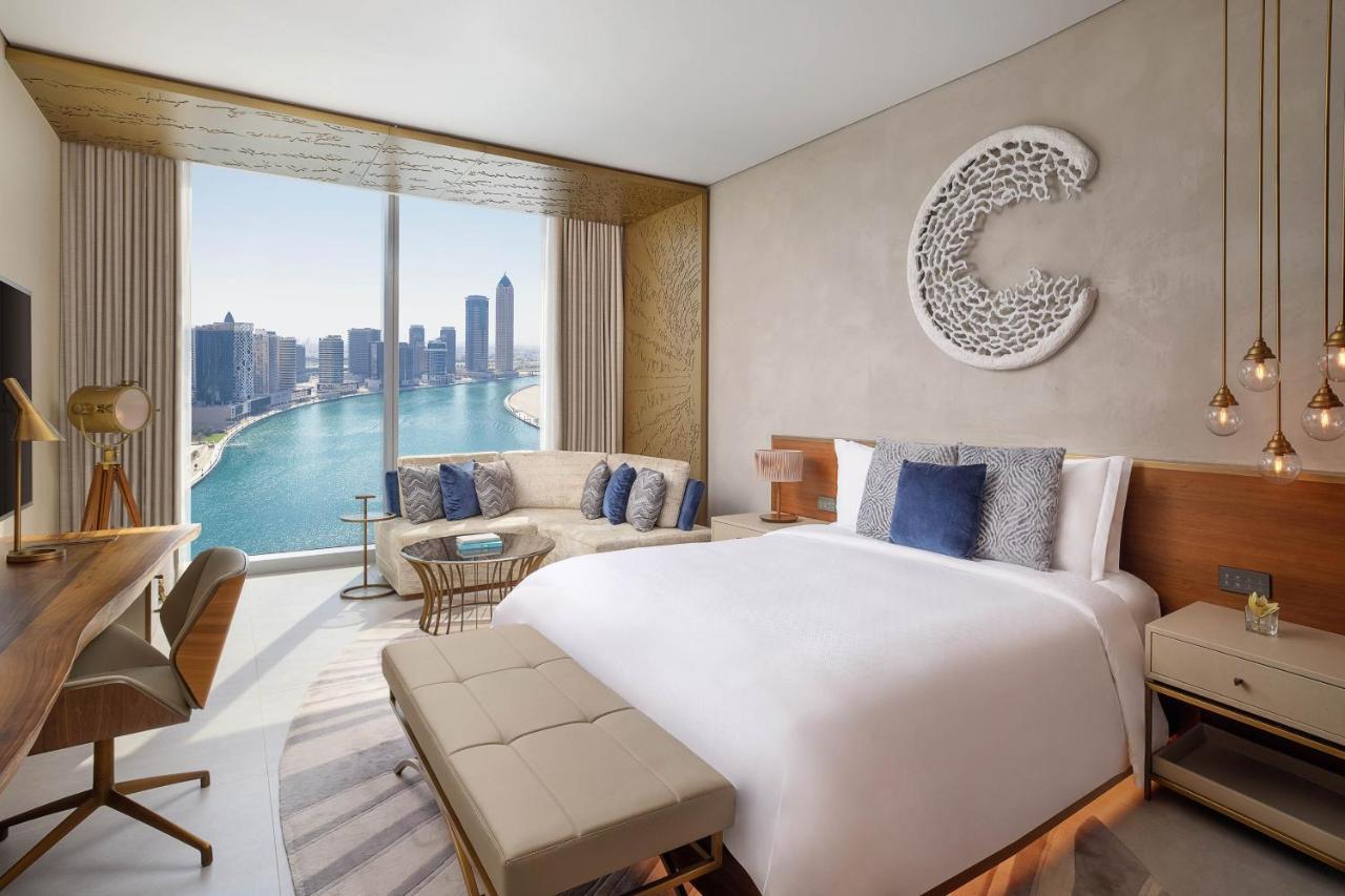 Chambre Lit King-Size Deluxe avec Service de Majordome St Regis Signature - Vue sur Canal