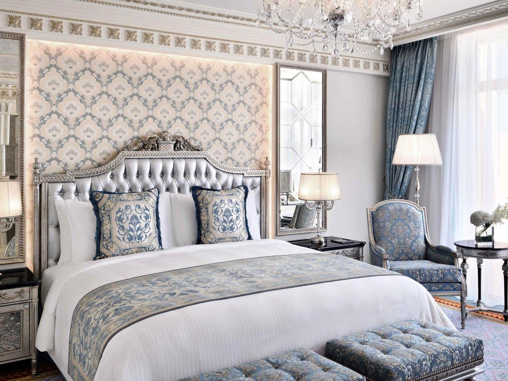 Suite Signature avec Balcon et Accès au Salon - Vue sur Palmiers