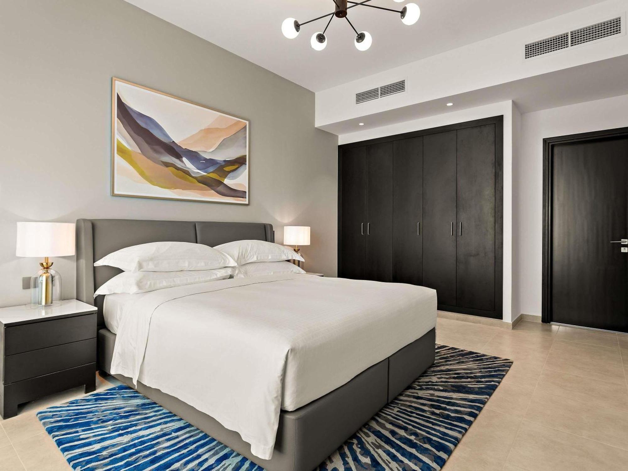 One-Bedroom Apartment Complimentary Transfer to Kite Beach Dubai Mall or Burj Khalifa