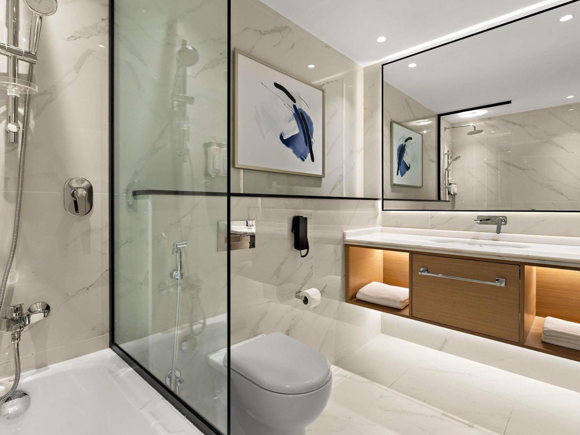 One-Bedroom Apartment Complimentary Transfer to Kite Beach Dubai Mall or Burj Khalifa