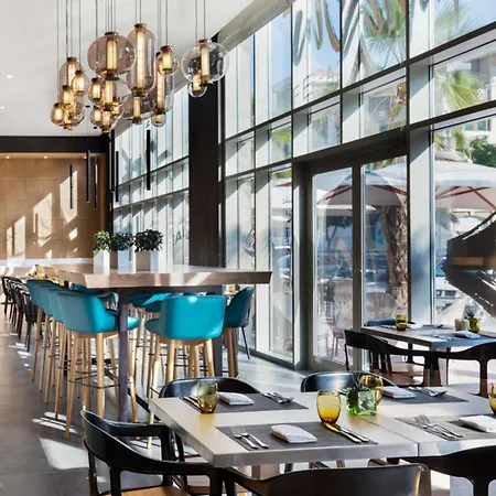 Novotel Bur Dubai - Healthcare City-2